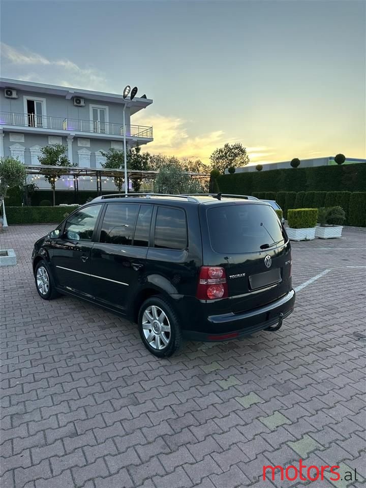 2010' Volkswagen Touran photo #5