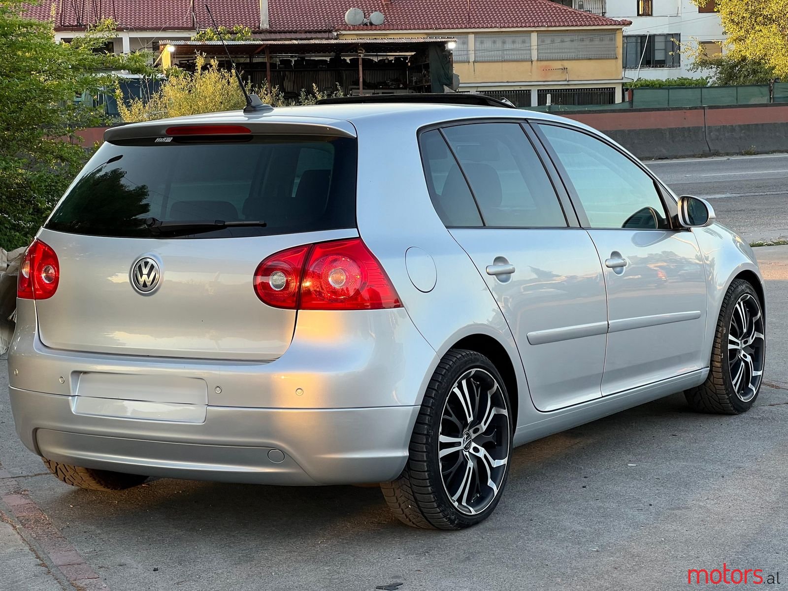 2008' Volkswagen Golf photo #2