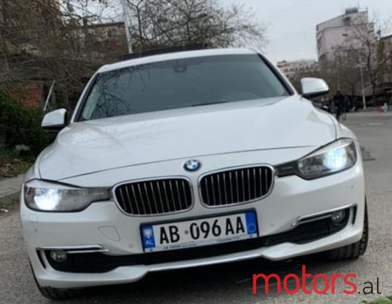 2013' BMW 320 photo #1
