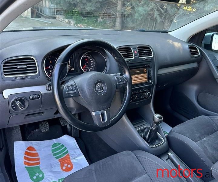 2010' Volkswagen Golf photo #5