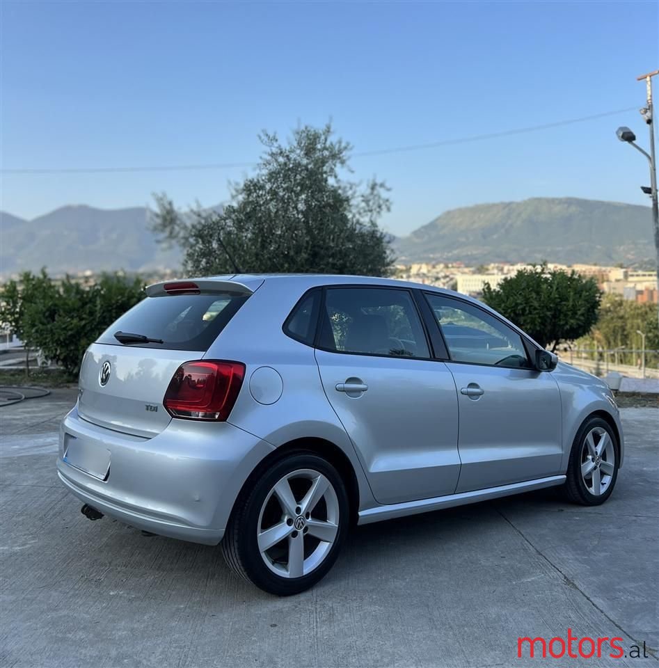 2010' Volkswagen Polo photo #4