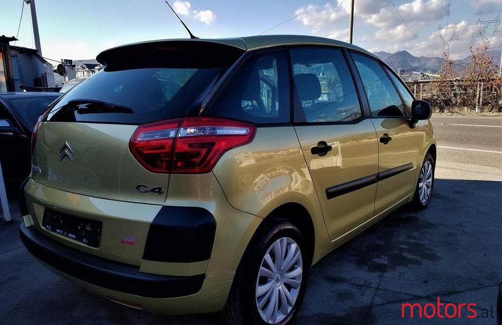 2008' Citroen C4 photo #1