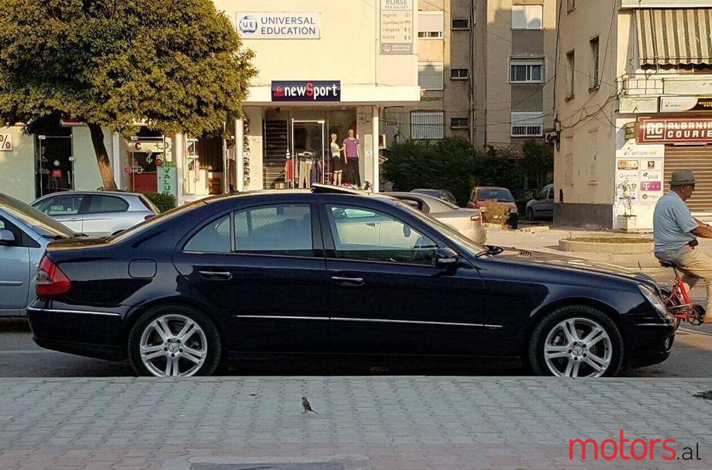 2009' Mercedes-Benz 300 photo #1