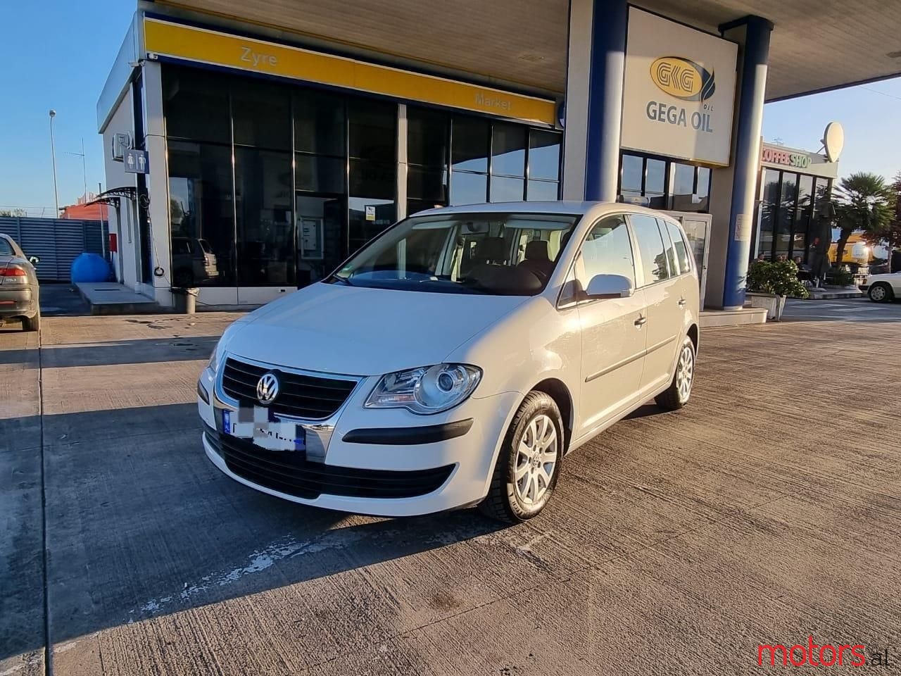 2008' Volkswagen Touran photo #2