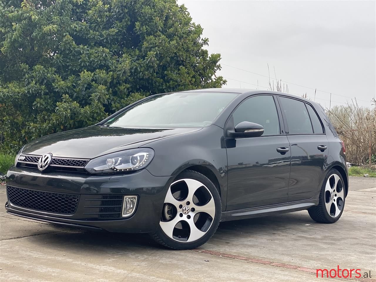 2011' Volkswagen Golf photo #1