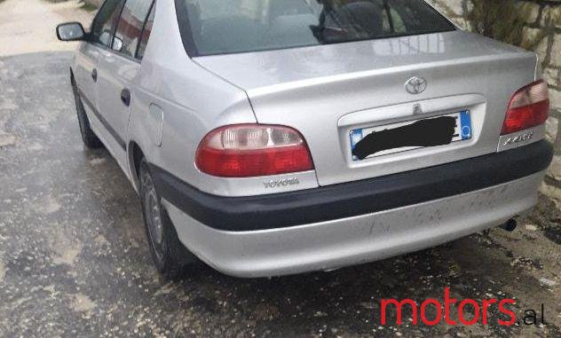 2001' Toyota Avensis photo #2