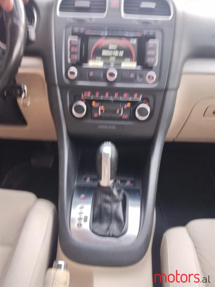 2011' Volkswagen Golf photo #4