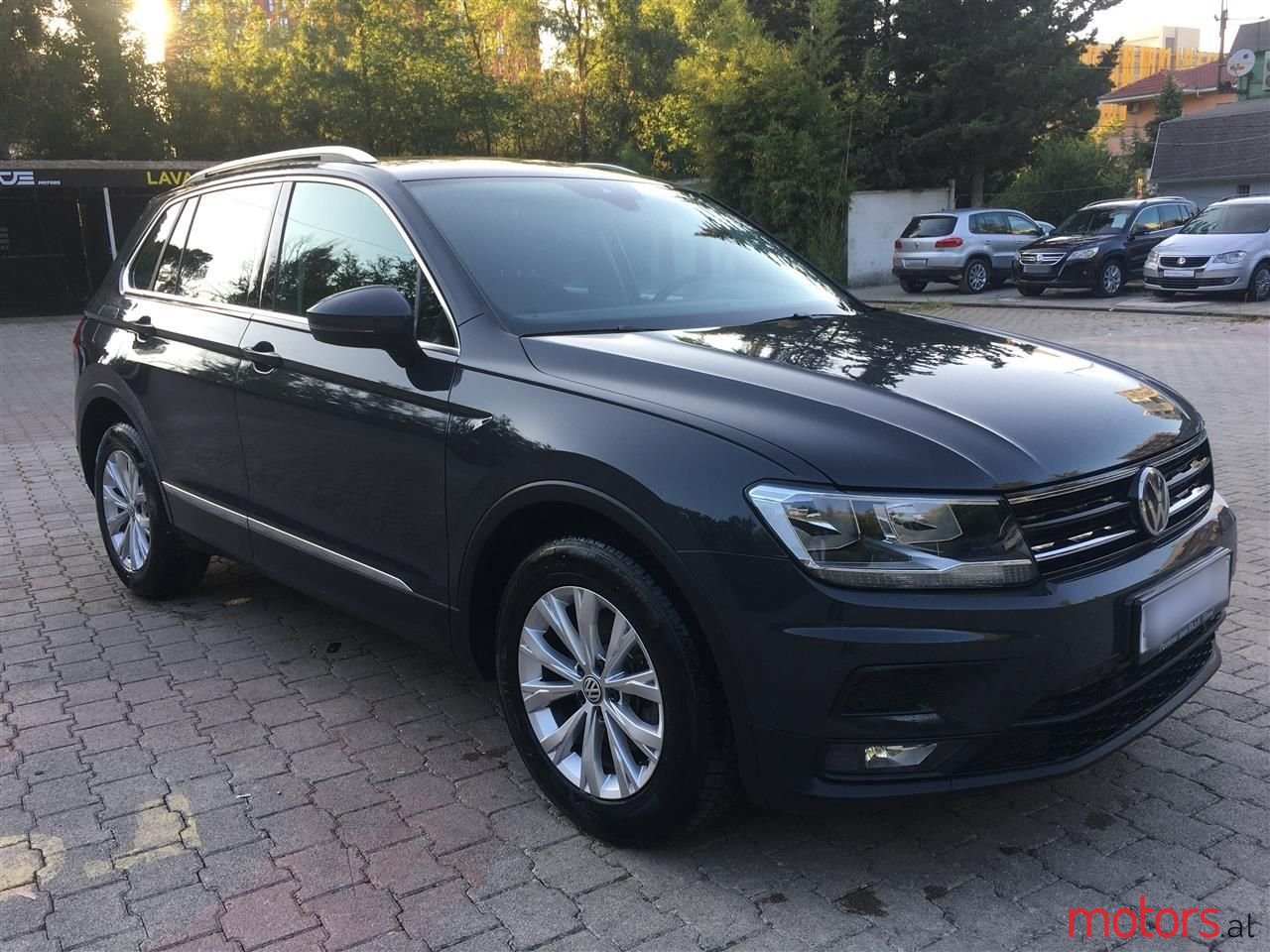 2018' Volkswagen Tiguan photo #1