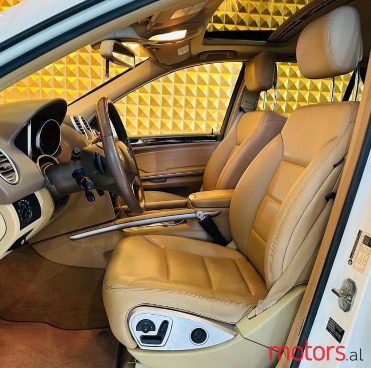 2010' Mercedes-Benz 350 photo #5