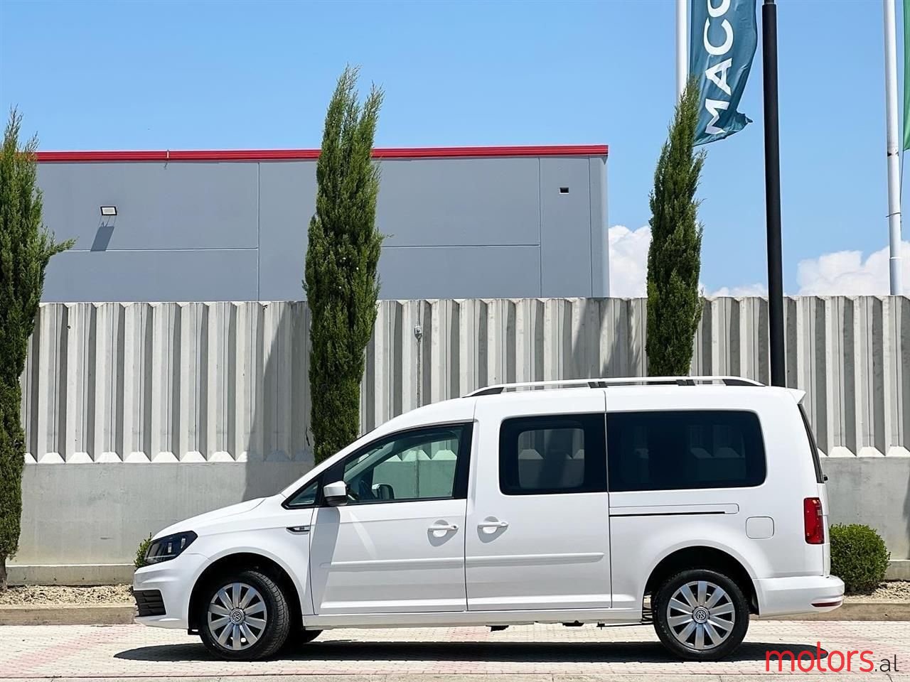 2017' Volkswagen Caddy photo #6