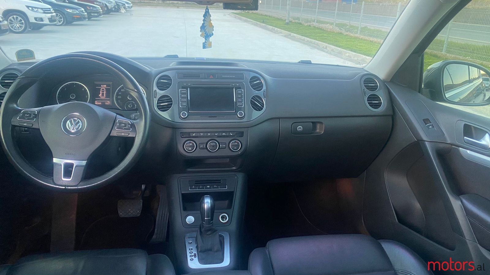 2016' Volkswagen Tiguan photo #6