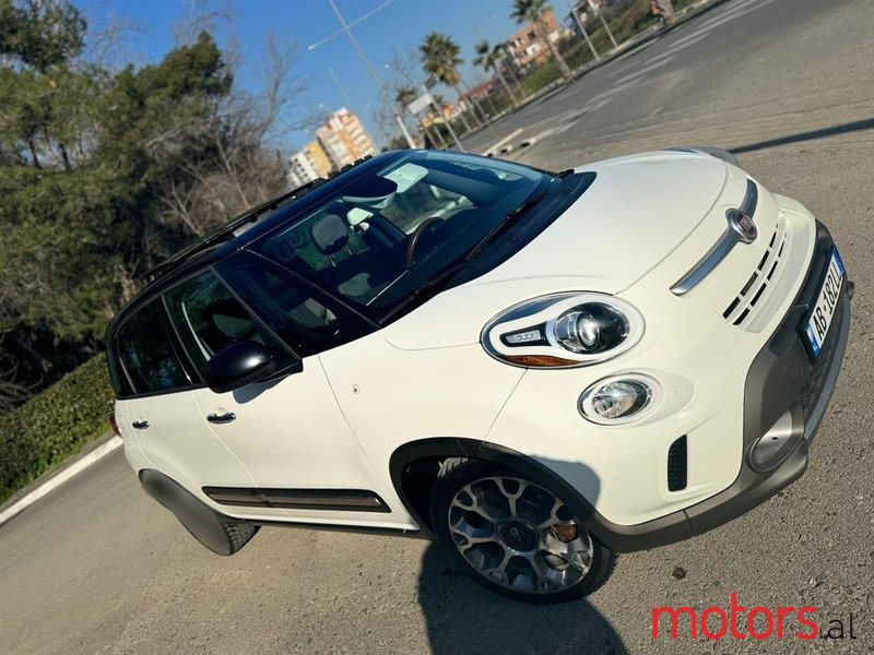 2014' Fiat 500L photo #2