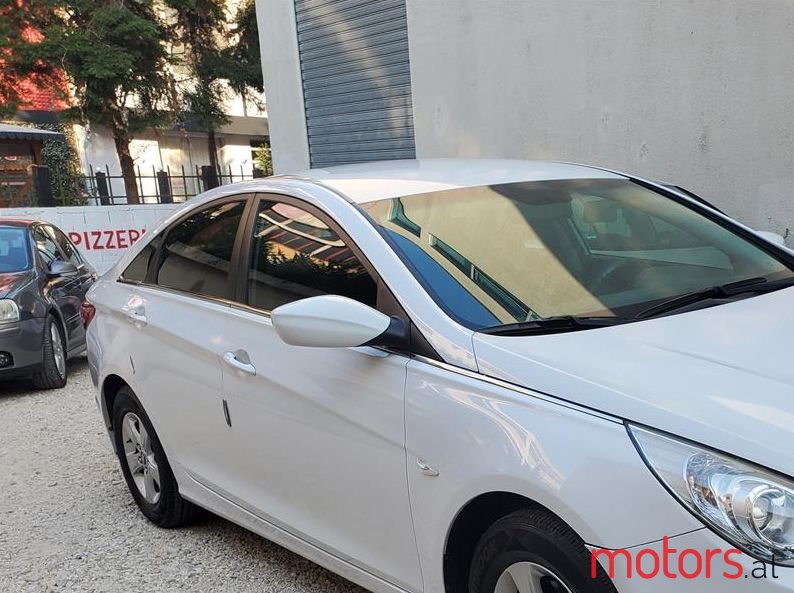 2010' Hyundai Sonata photo #1