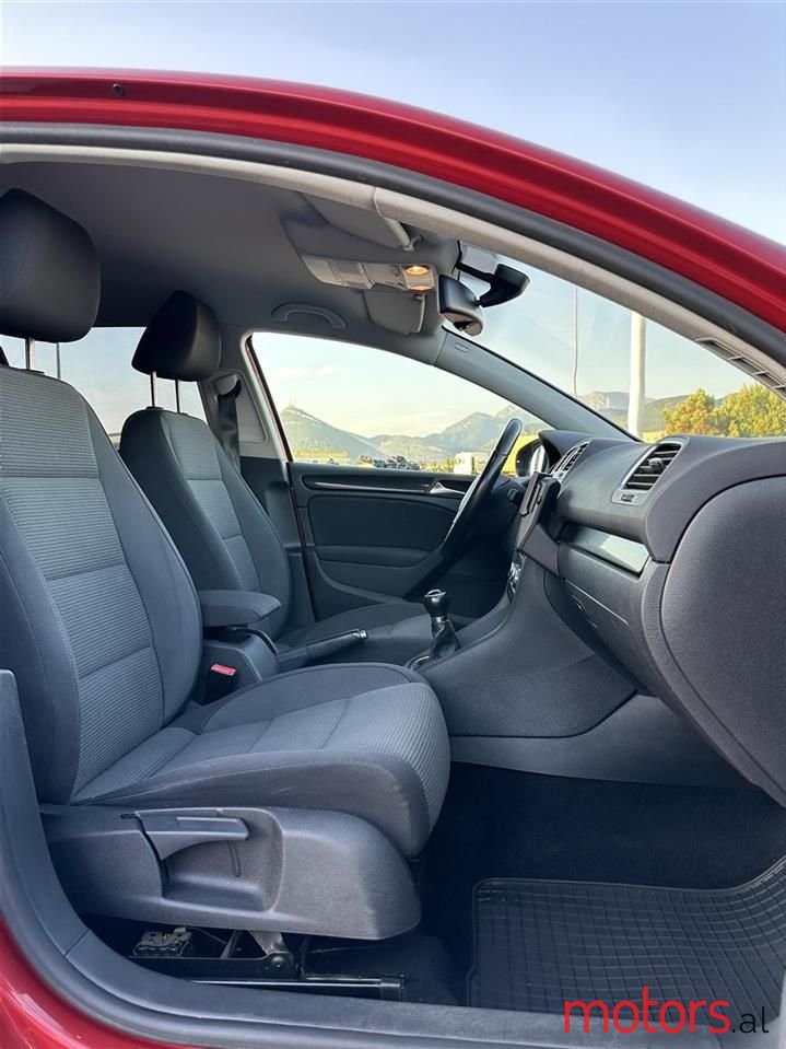 2011' Volkswagen Golf photo #6