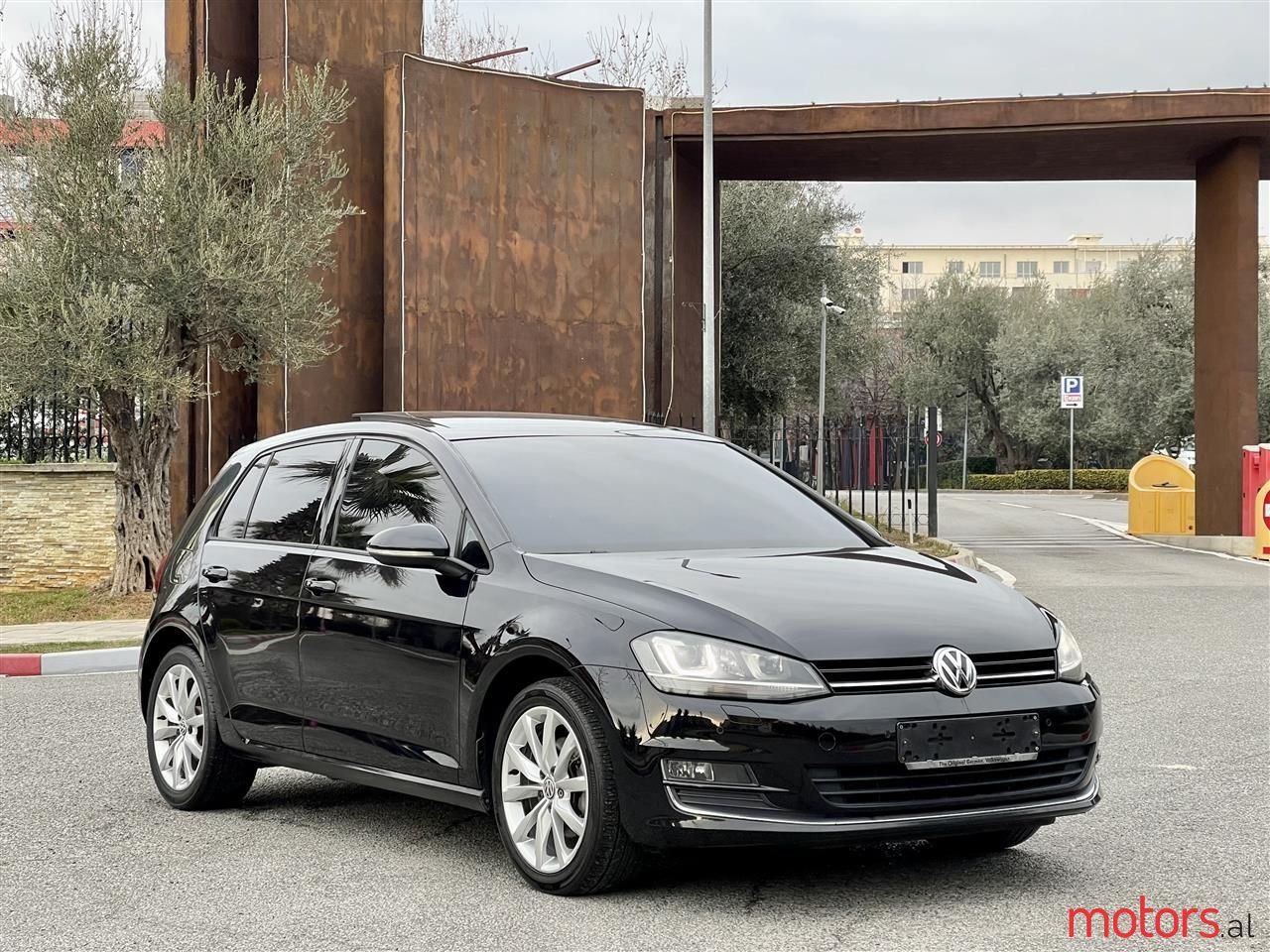 2016' Volkswagen Golf photo #2