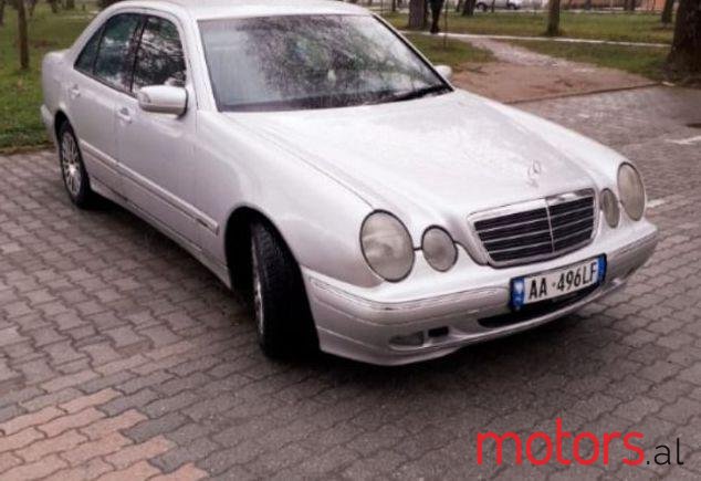 2001' Mercedes-Benz E-Class photo #1
