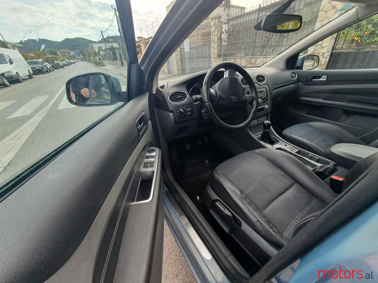 2009' Ford Focus photo #4