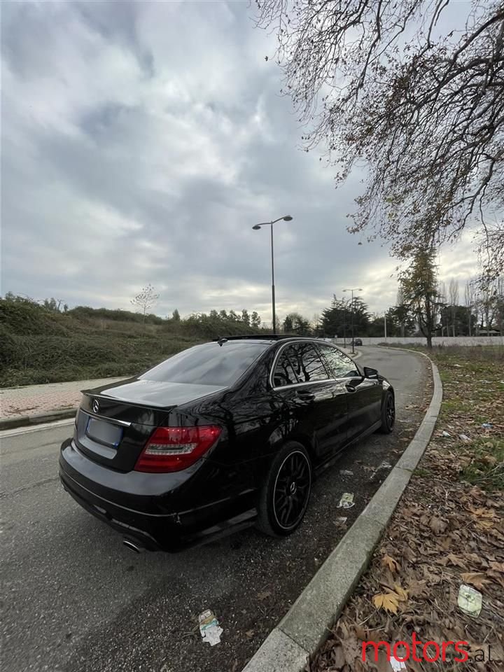 2009' Mercedes-Benz 320 photo #4