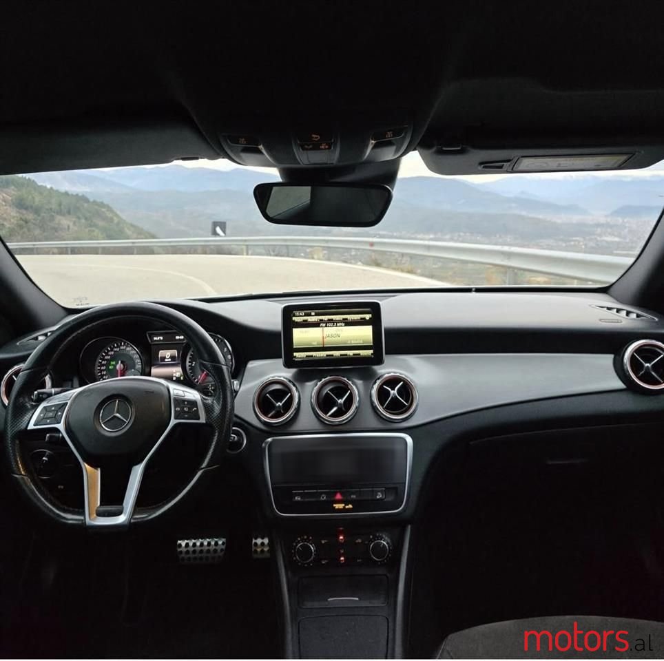 2015' Mercedes-Benz GLA 220 photo #2