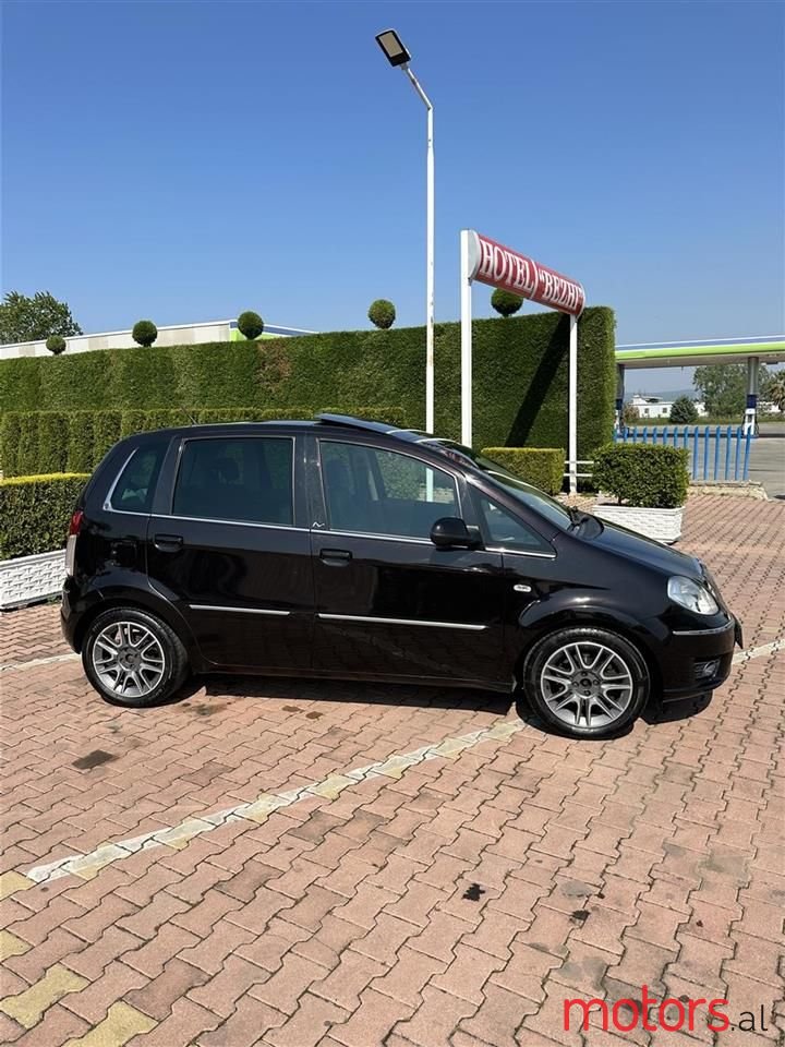 2011' Lancia Musa photo #2