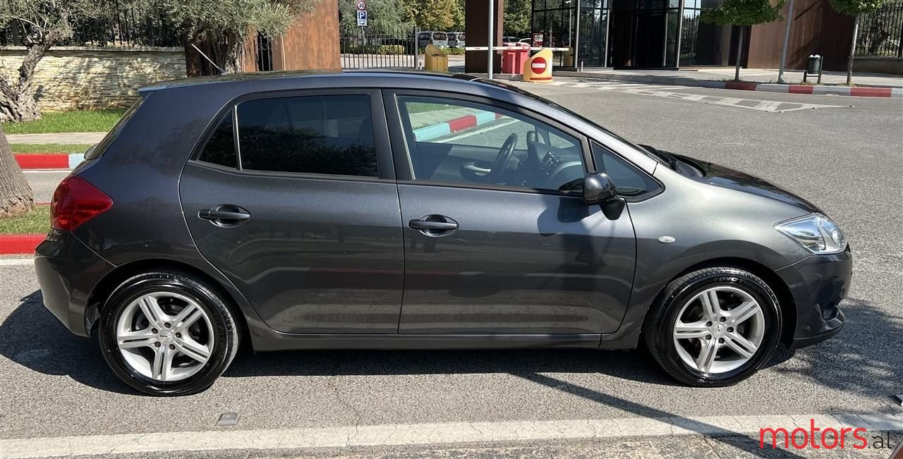2007' Toyota Auris photo #2