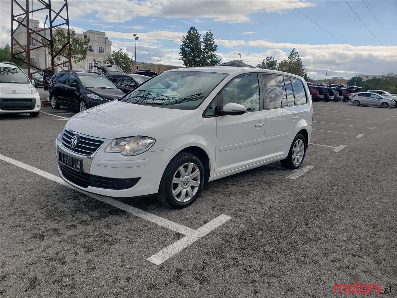2010' Volkswagen Touran photo #3