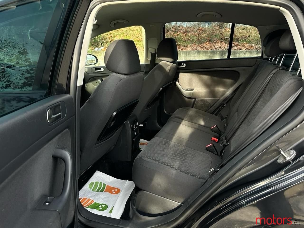 2011' Volkswagen Golf photo #3