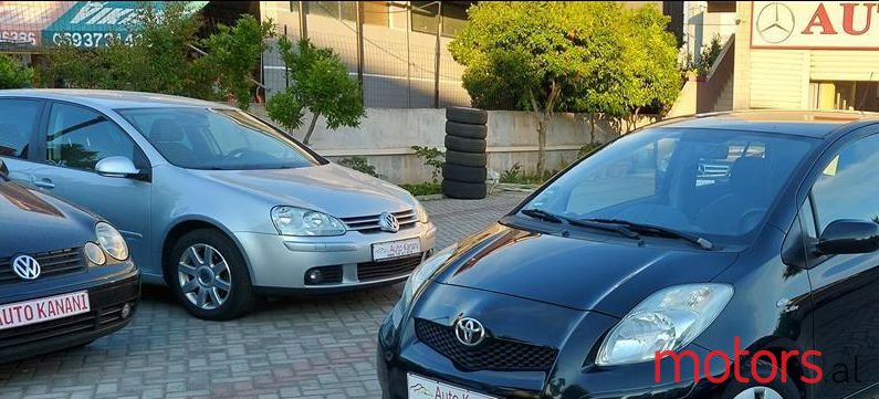 2009' Toyota Yaris photo #2