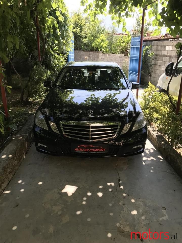 2010' Mercedes-Benz E 220 photo #1