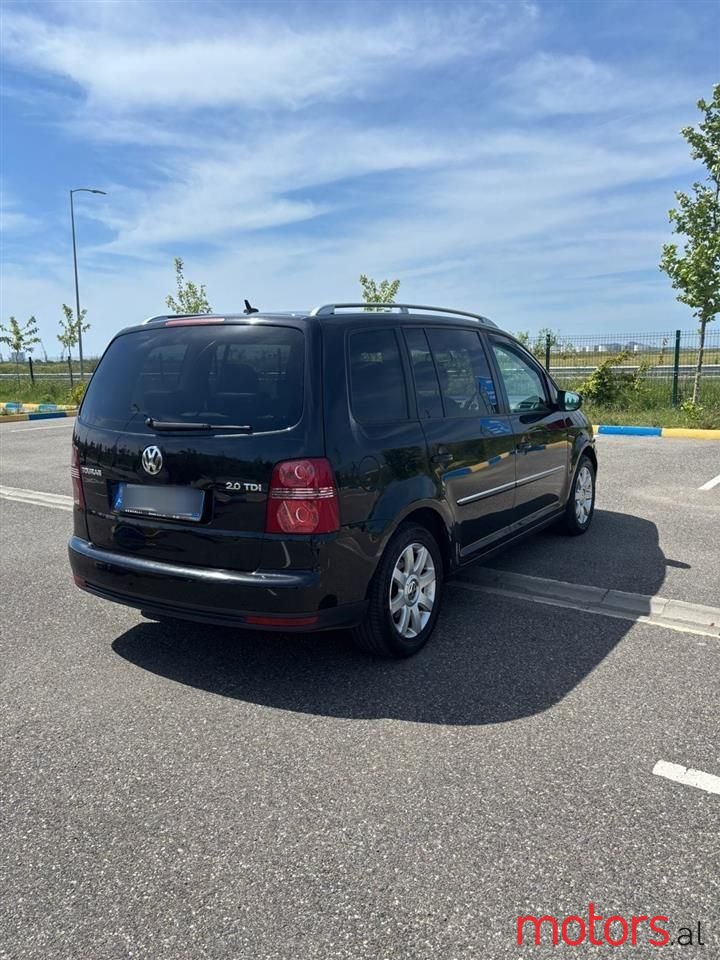 2010' Volkswagen Touran photo #2