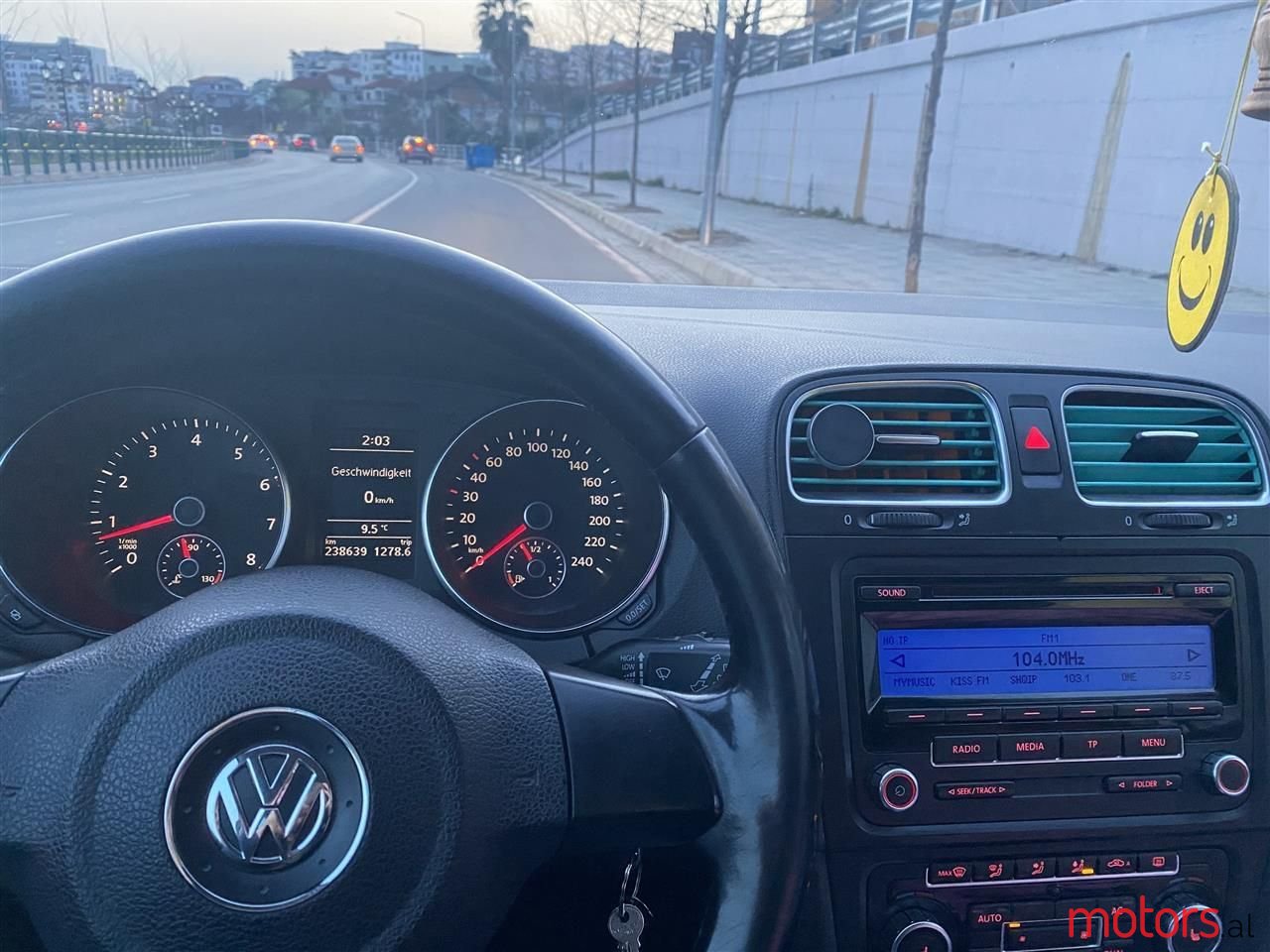 2009' Volkswagen Golf photo #2