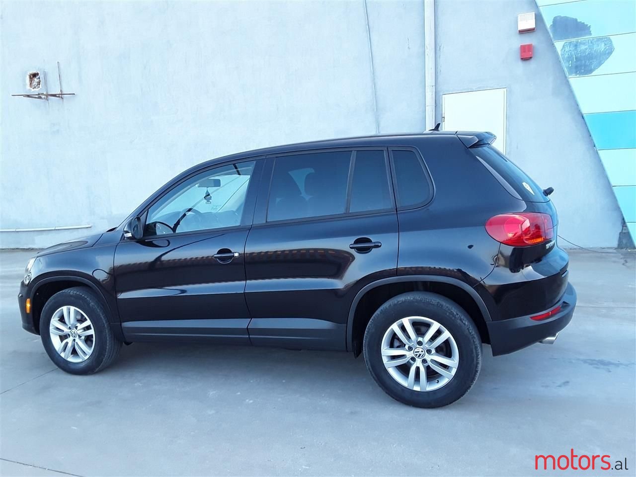 2012' Volkswagen Tiguan photo #3