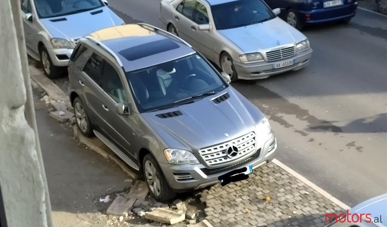 2011' Mercedes-Benz ML 350 photo #1