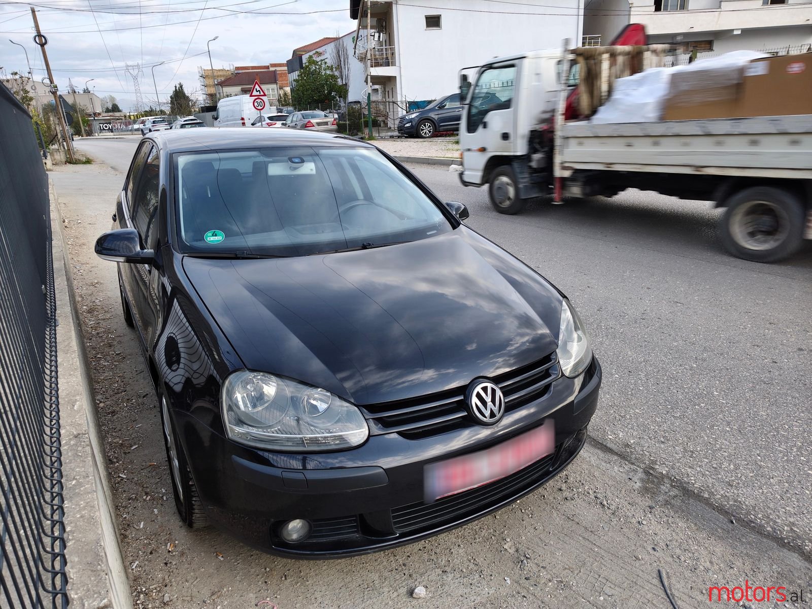 2004' Volkswagen Golf photo #6