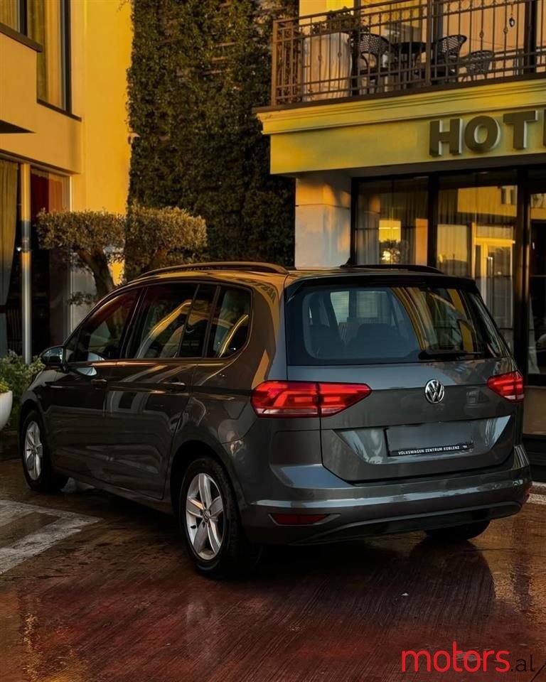 2019' Volkswagen Touran photo #6