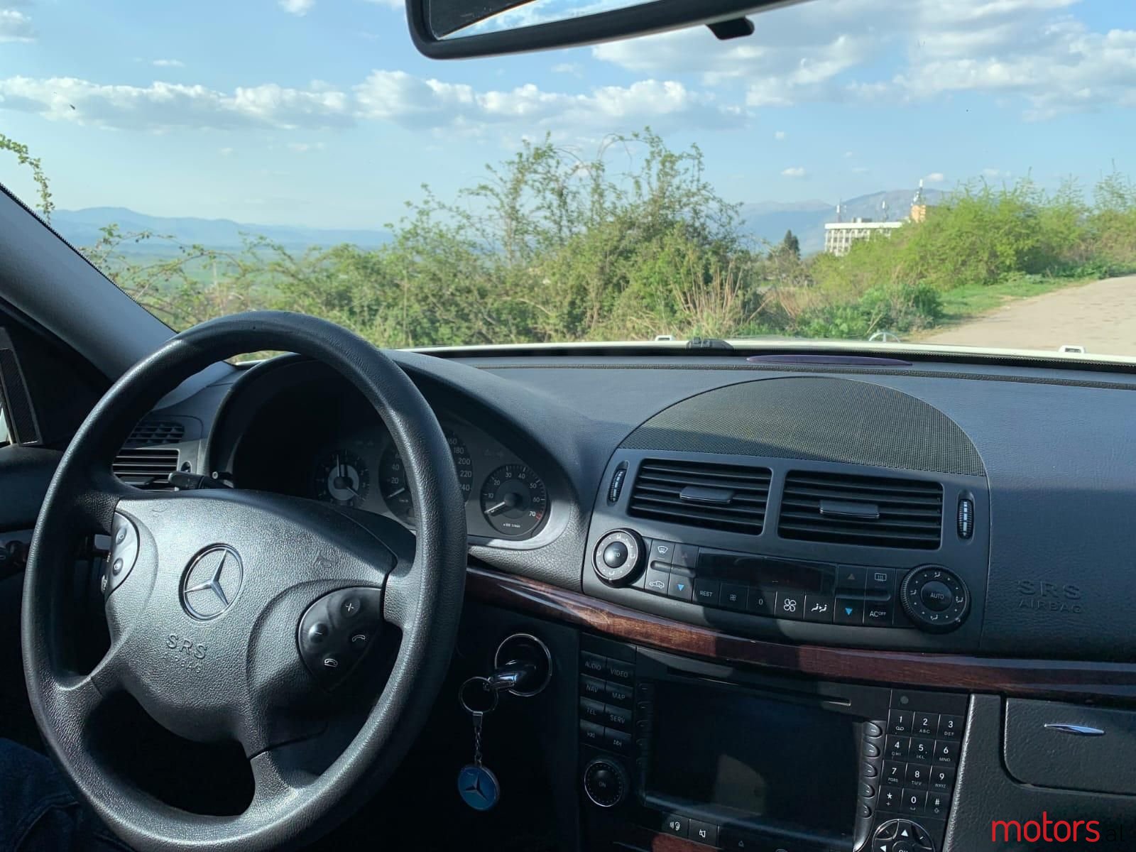 2004' Mercedes-Benz E 260 photo #2