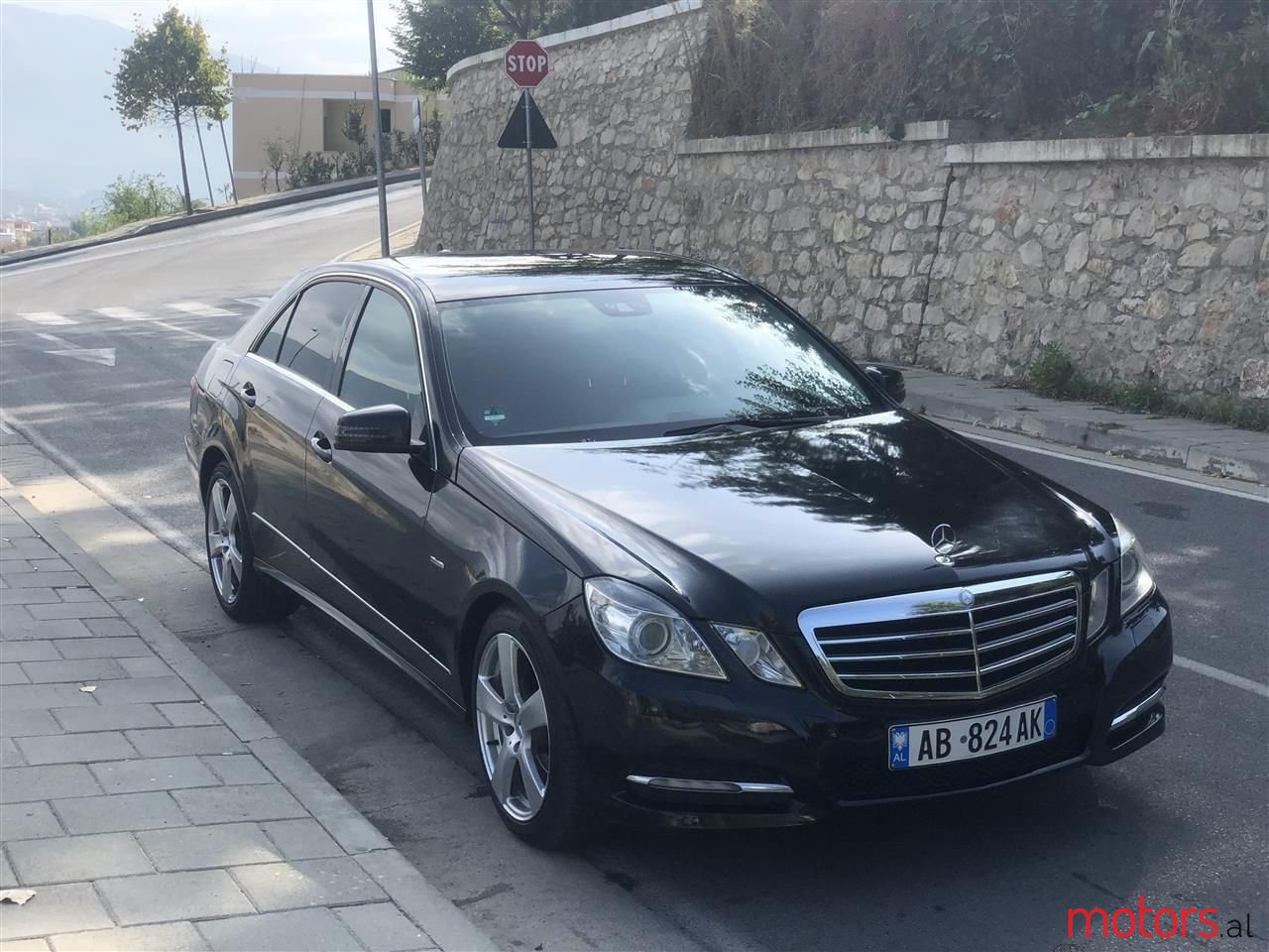 2011' Mercedes-Benz E 200 photo #4