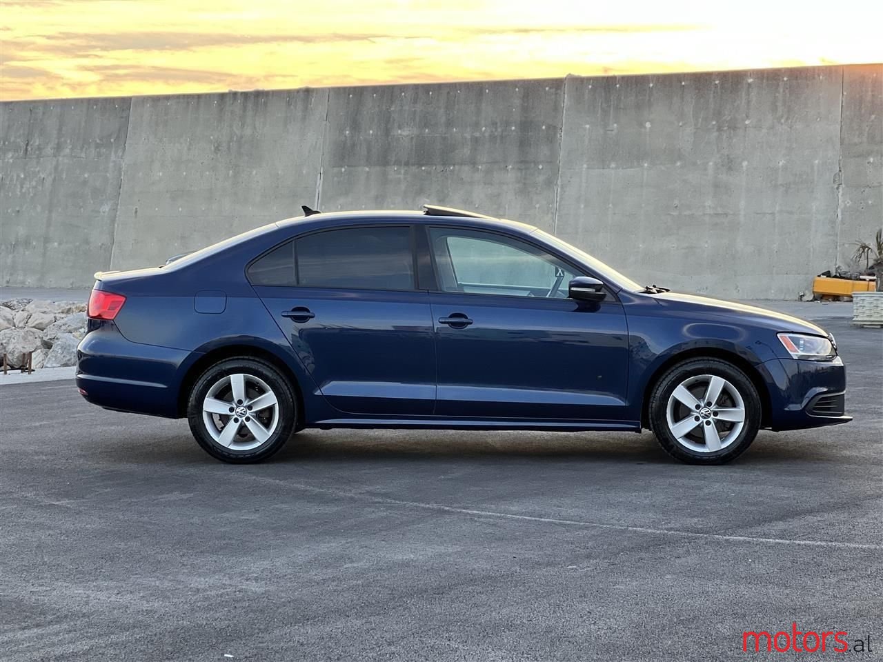 2011' Volkswagen Jetta photo #2