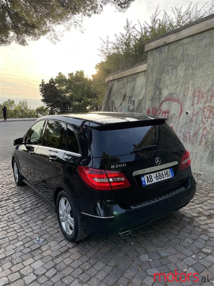 2012' Mercedes-Benz B 200 photo #5
