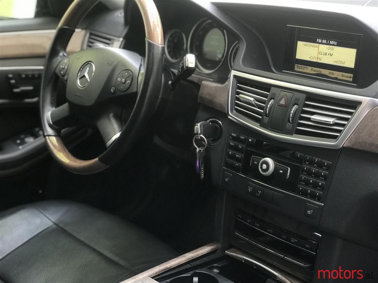 2011' Mercedes-Benz E 350 photo #4