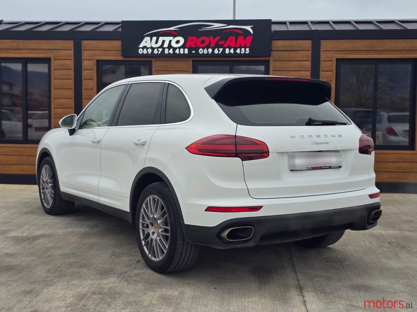 2016' Porsche Cayenne photo #3