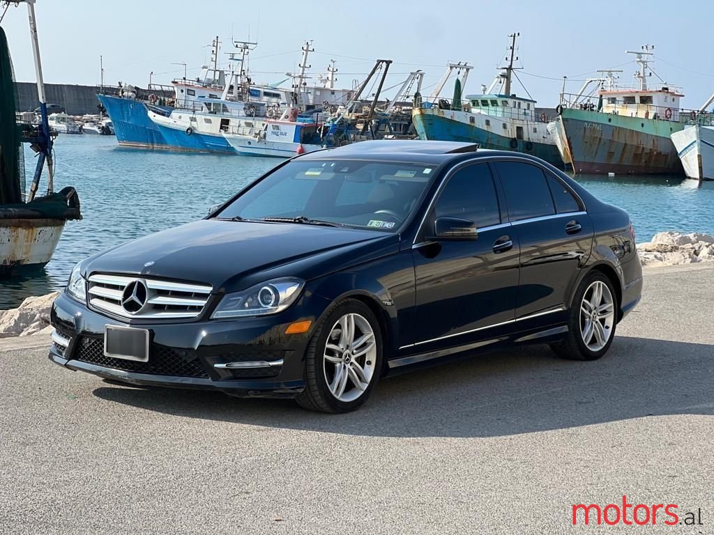 2012' Mercedes-Benz C 300 photo #5