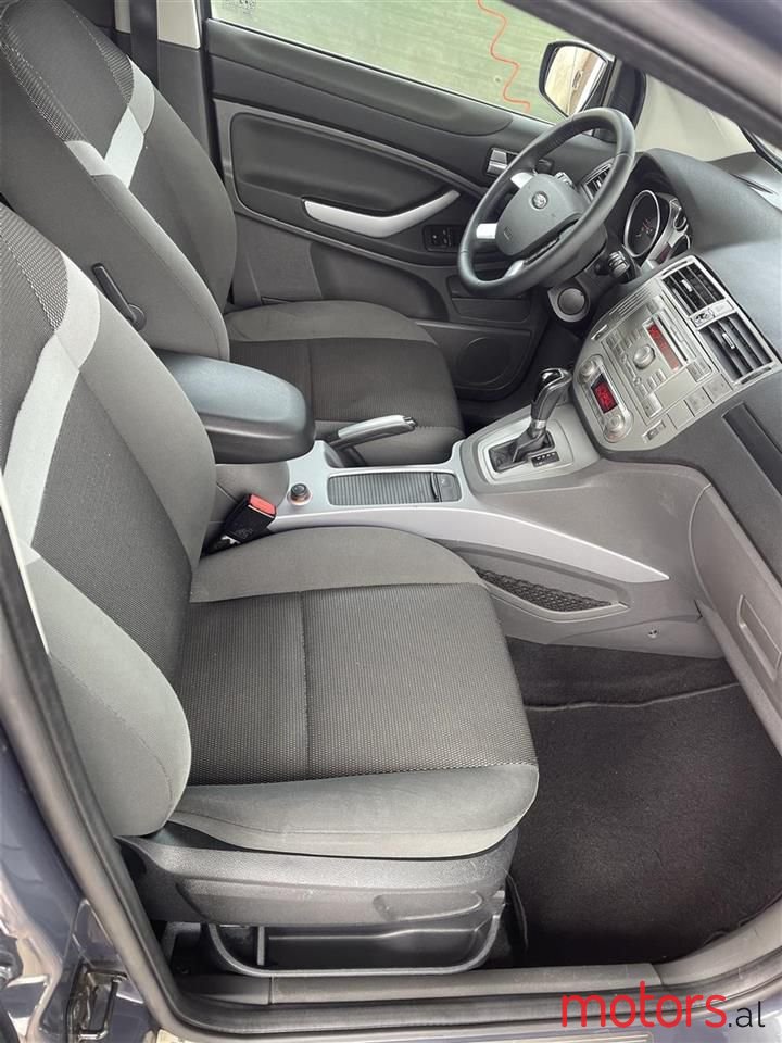 2011' Ford Kuga photo #2