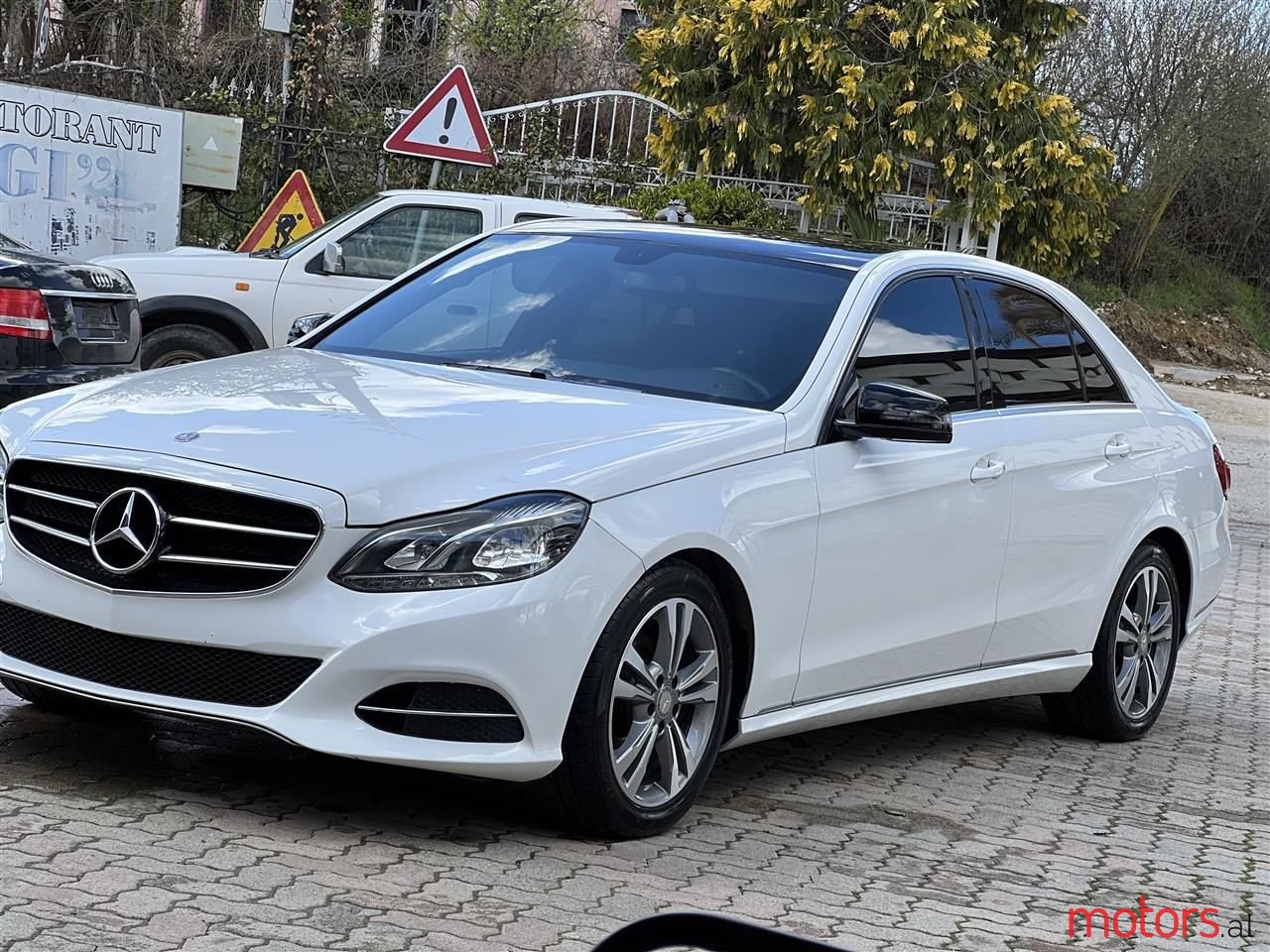 2015' Mercedes-Benz E 220 photo #3