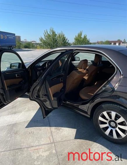 2010' Mercedes-Benz E 220 photo #2