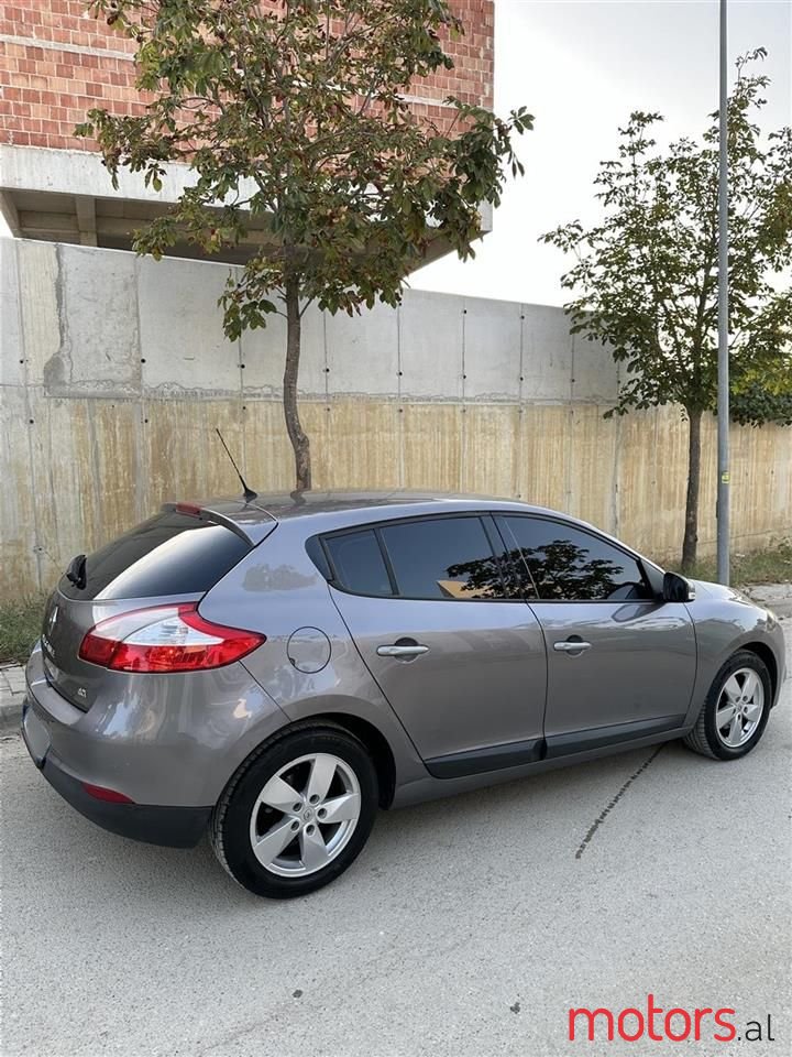2010' Renault Megane photo #1