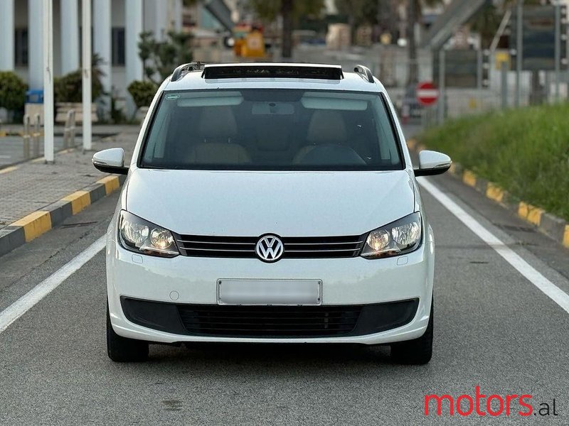 2012' Volkswagen Touran photo #2