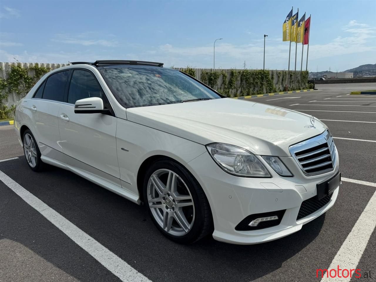 2010' Mercedes-Benz E 220 photo #2