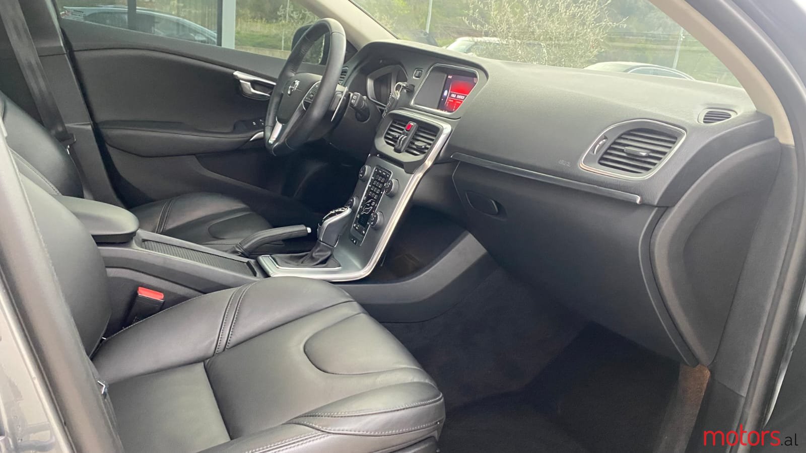 2018' Volvo V40 photo #2