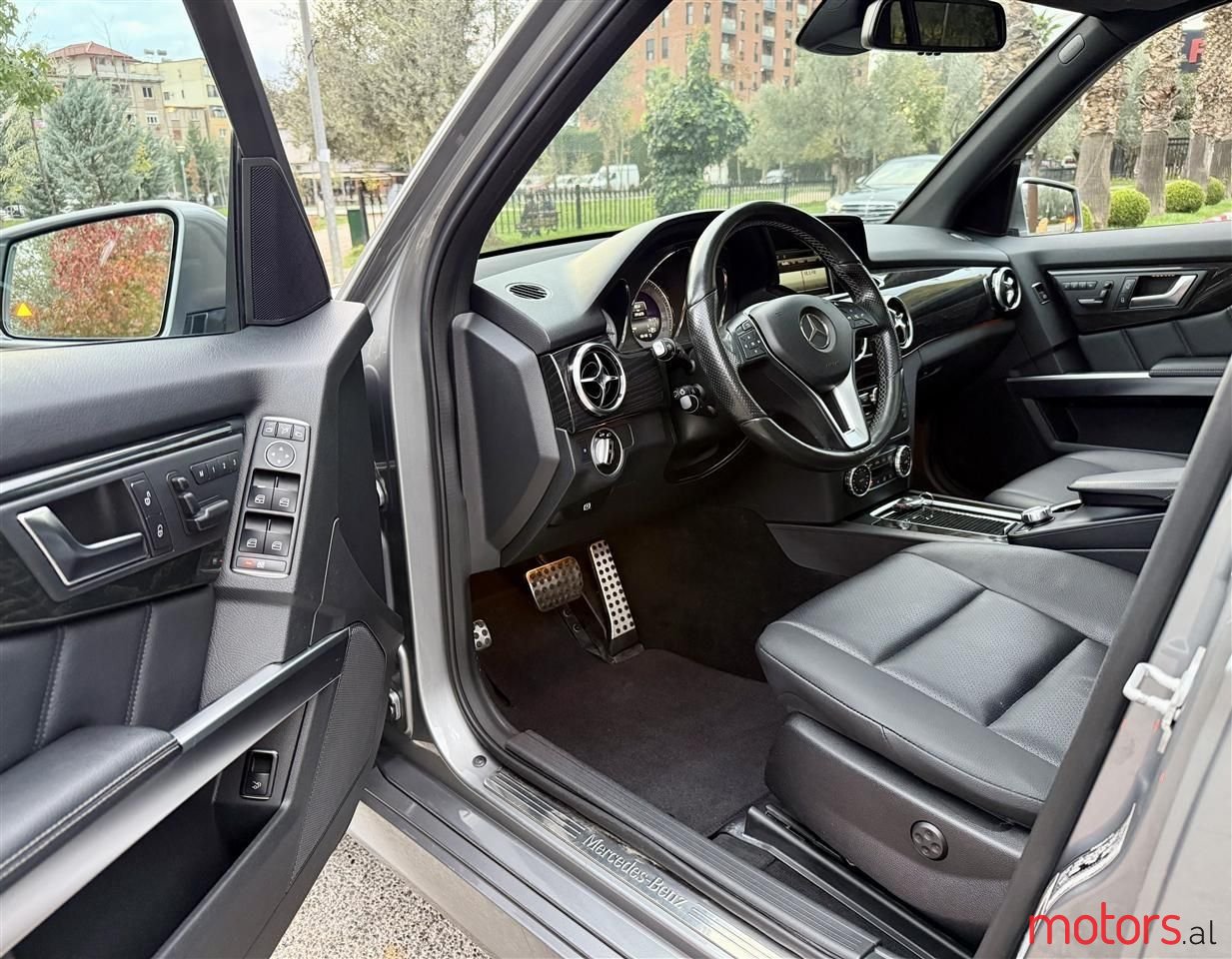 2015' Mercedes-Benz GLK 250 photo #2